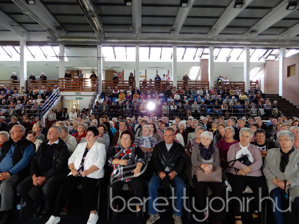 Kovács Kati koncertezett az időseknek 07